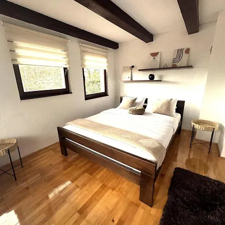 度假居 Nahorevo Getaway - Fairytale On The Hill *