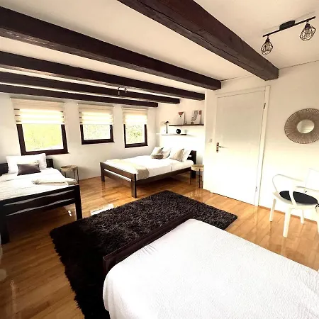 度假居 Nahorevo Getaway - Fairytale On The Hill