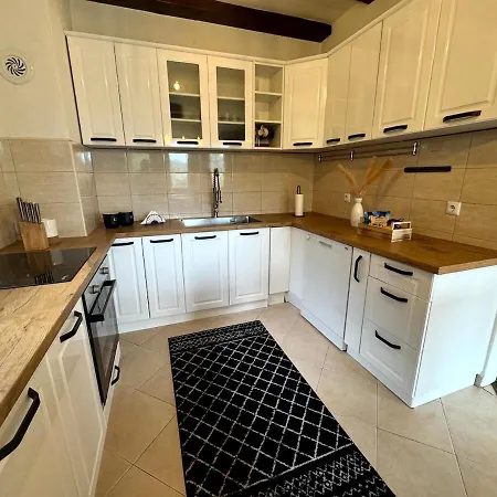 Nahorevo Getaway - Fairytale On The Hill Nyaraló *